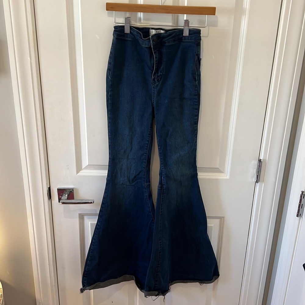 Free People Just Float On Bell Bottom Jeans 26 - Picture 3 of 6